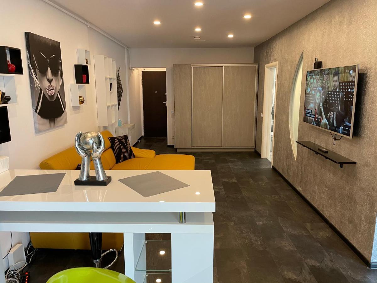 Fancy Westpark 2 Residence Lakeview W7 Bucarest Esterno foto